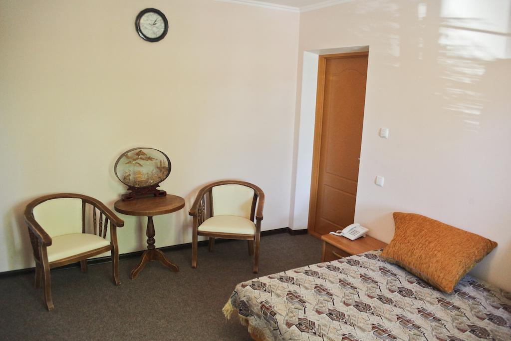 Cowboy Hotel Odesa Habitación foto